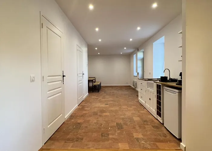 Дом отдыха La Maison Du Donjon - Visite Guidee - Reve Au Mans Ballon-Saint-Mars