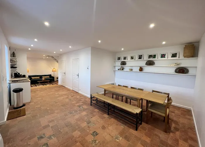 Дом отдыха La Maison Du Donjon - Visite Guidee - Reve Au Mans *